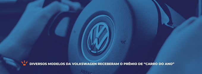 Volante de um carro com a marca Volkswagen