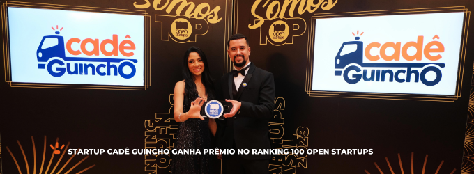 COO E CMO da Cadê Guincho recebendo o prêmio Ranking 100 Open Startups