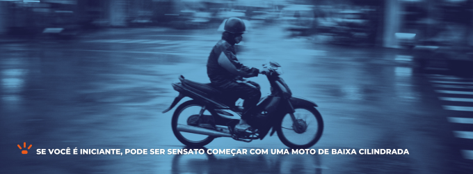 Motociclista pilotando uma motocicleta