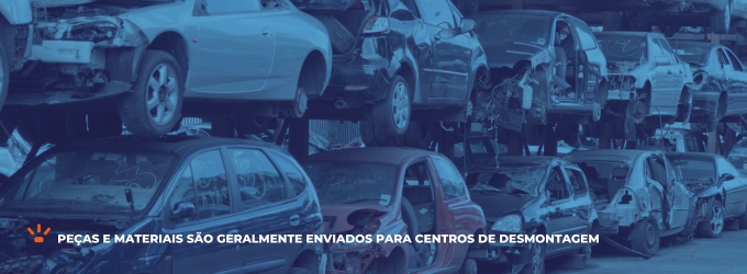 Carros em um ferro-velho.